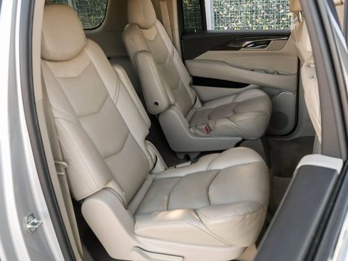 Used 2020 Cadillac Escalade ESV Luxury image 31