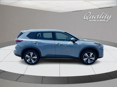 Used 2025 Nissan Rogue SL AWD/4WD image 3