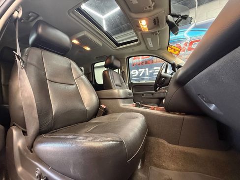Used 2013 Chevrolet Suburban LTZ AWD/4WD image 4