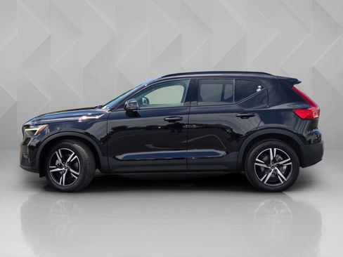 Certified 2023 Volvo XC40 B5 Plus w/ Protection Package Premier AWD/4WD image 4