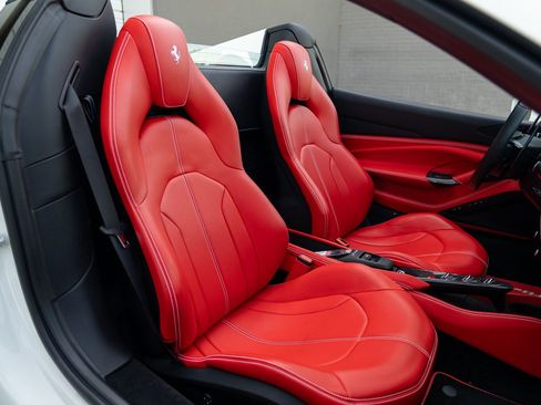 Used 2022 Ferrari F8 Tributo RWD image 57
