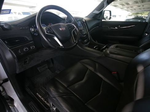 Used 2017 Cadillac Escalade Platinum image 7