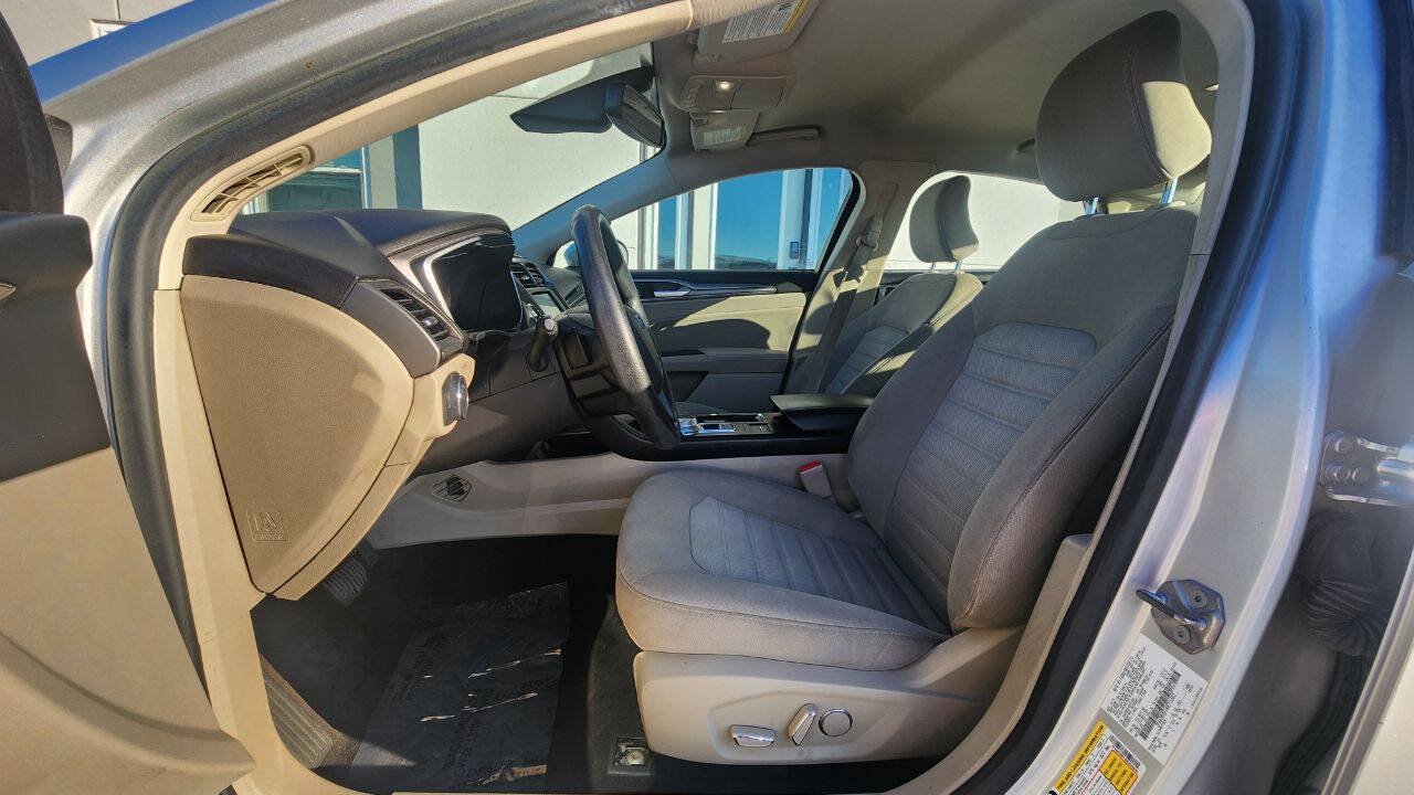 Used 2019 Ford Fusion SE FWD image 10