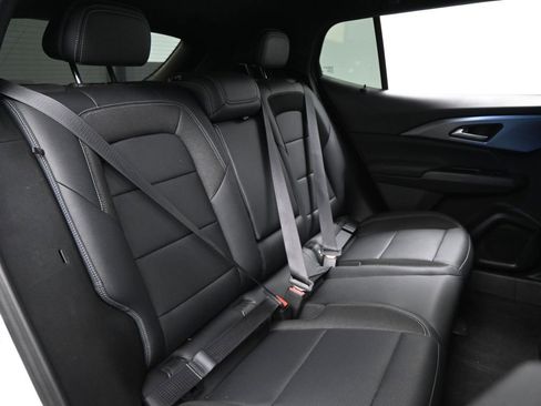 Used 2025 Chevrolet Equinox EV LT w/ Convenience Package image 11