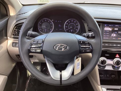 Used 2019 Hyundai Elantra SEL image 17