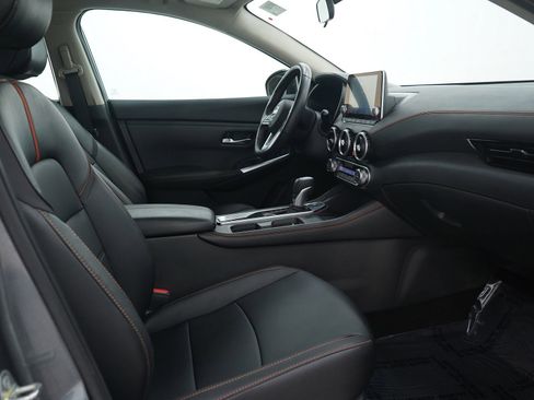 Used 2022 Nissan Sentra SR w/ SR Premium Package image 10