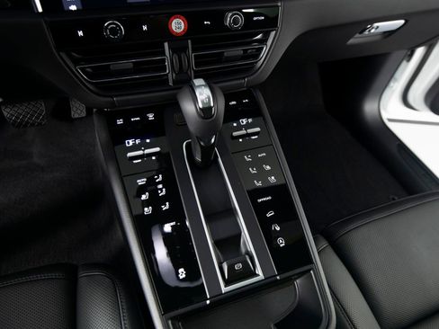 New 2026 Porsche Macan AWD/4WD image 26