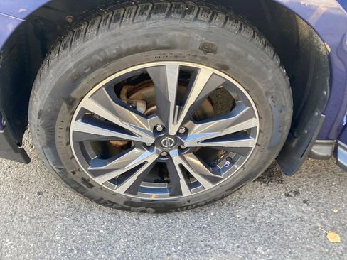 Used 2020 Nissan Pathfinder Platinum image 31