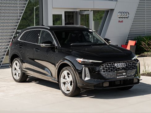 Certified 2025 Audi Q5 Premium Plus w/ Premium Plus AWD/4WD image 2