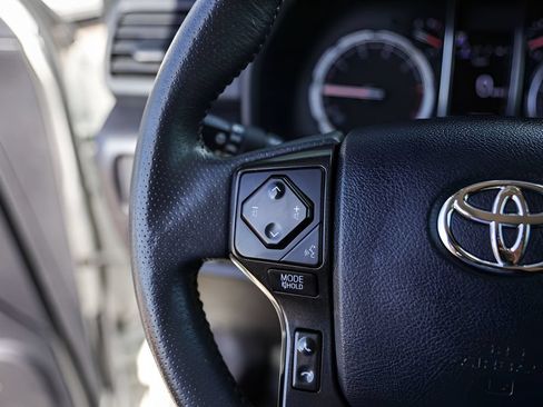 Used 2021 Toyota 4Runner TRD Off-Road AWD/4WD image 17