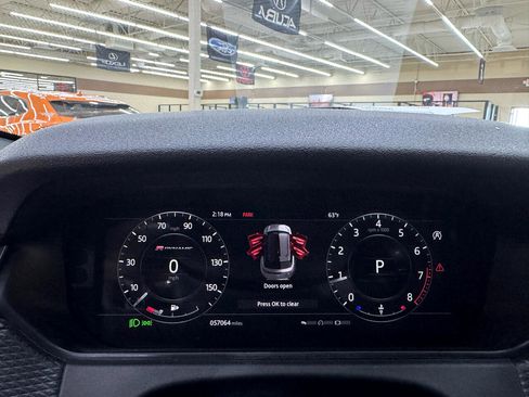 Used 2018 Land Rover Range Rover Velar R-Dynamic SE image 23