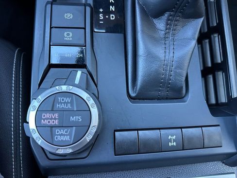 Used 2024 Toyota Tacoma TRD Off-Road image 28