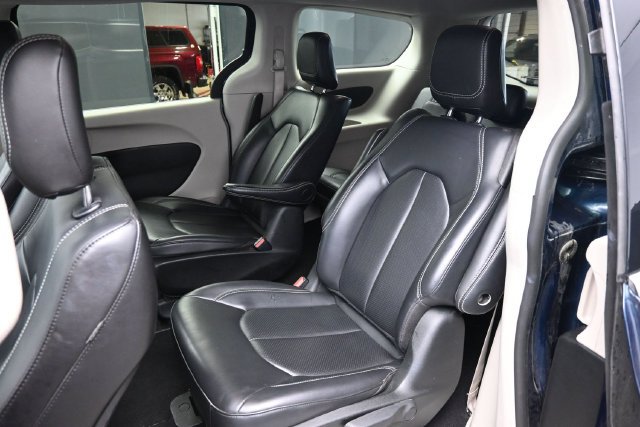Used 2024 Chrysler Pacifica Limited FWD image 11