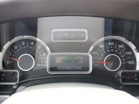 Used 2010 Ford Expedition XLT image 32