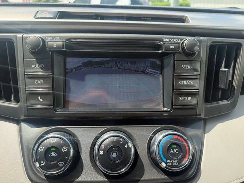 Used 2015 Toyota RAV4 LE FWD image 17
