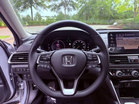Used 2018 Honda Accord Touring image 21