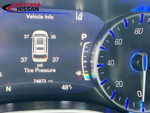 Used 2024 Chrysler Pacifica Touring image 15