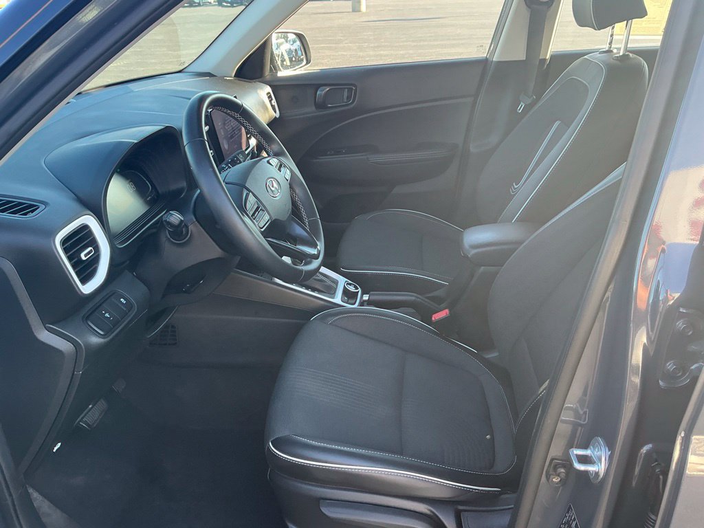 Certified 2023 Hyundai Venue Limited FWD image 18