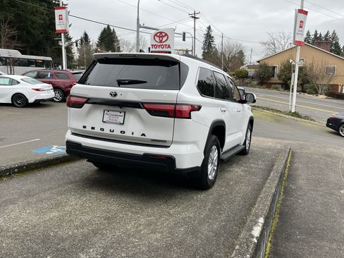 Certified 2025 Toyota Sequoia SR5 AWD/4WD image 8