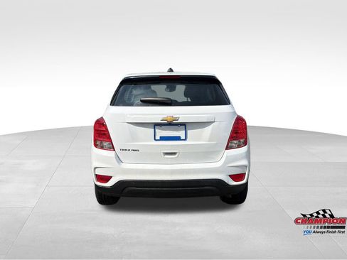 Used 2018 Chevrolet Trax LS AWD/4WD image 4