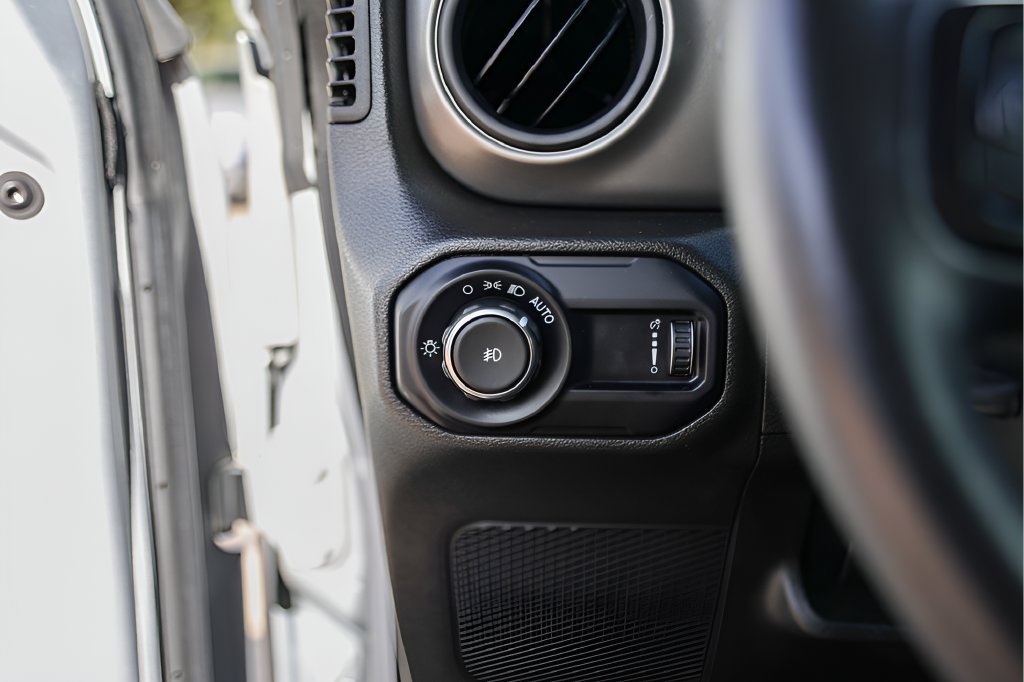 Used 2023 Jeep Wrangler Sport AWD/4WD image 17