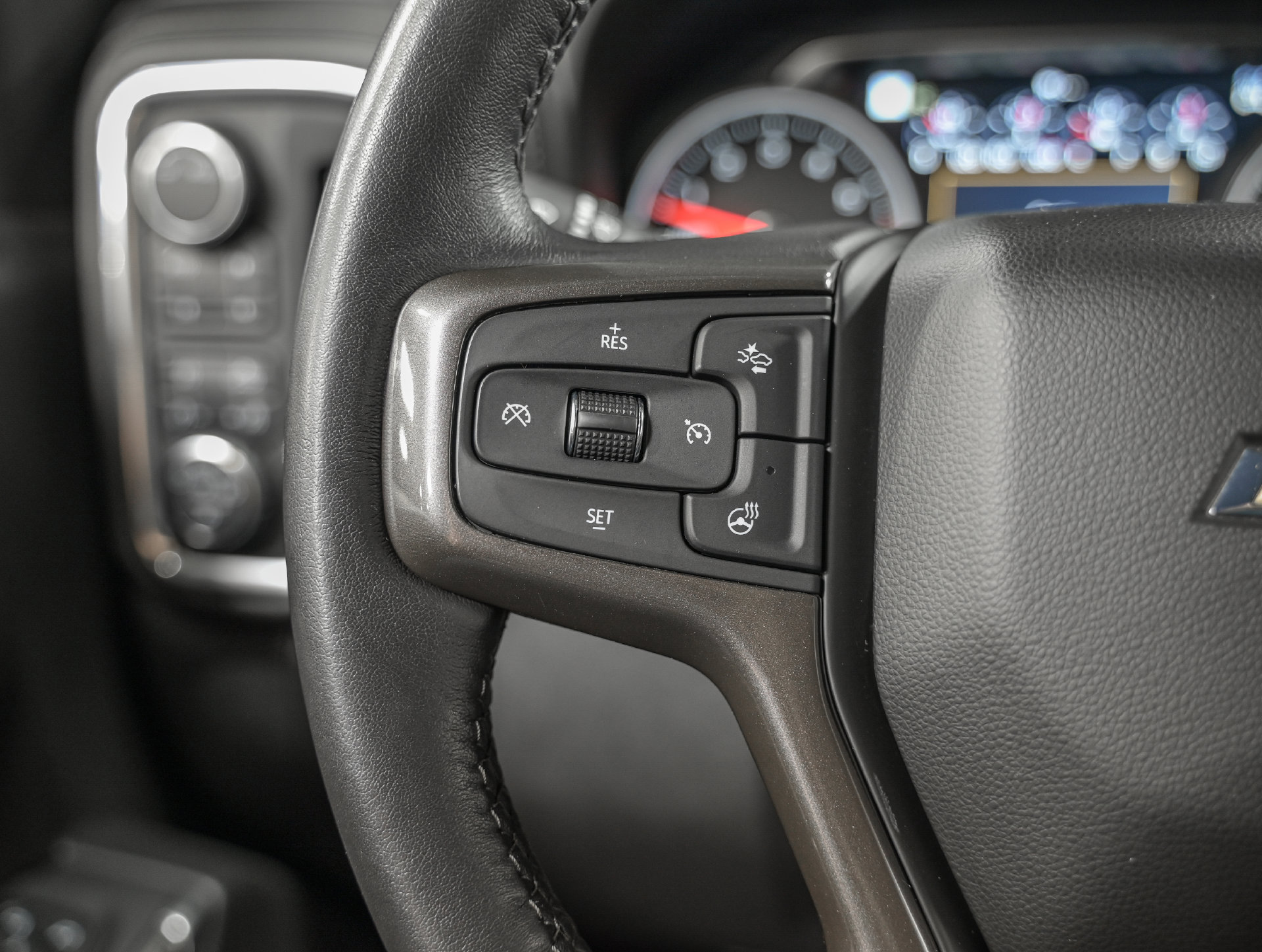 Used 2022 Chevrolet Silverado 1500 LTZ w/ LTZ Premium Package AWD/4WD image 19