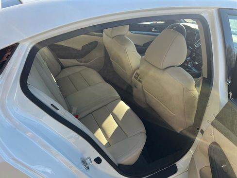Used 2022 Nissan Maxima SV w/ Floor Mat Group FWD image 14