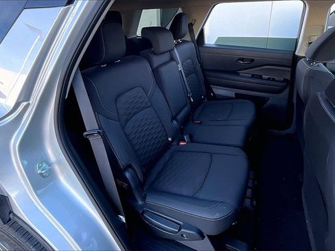 Used 2025 Nissan Pathfinder SV image 24
