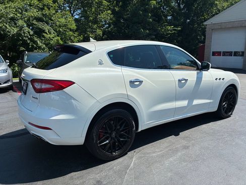 Used 2019 Maserati Levante AWD/4WD image 6