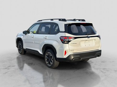 Used 2025 Subaru Forester Premium image 3