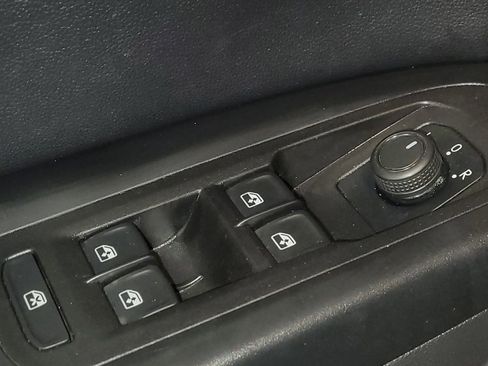 Used 2020 Volkswagen Atlas Cross Sport SE FWD image 27