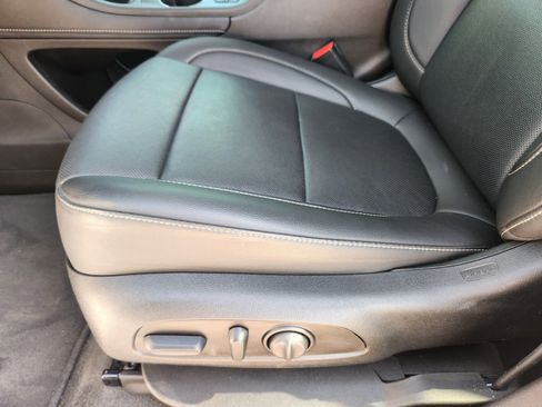 Used 2023 GMC Acadia SLT w/ Elevation Edition image 23