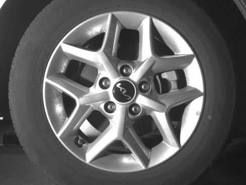Used 2025 Kia Soul LX w/ LX Technology Package FWD image 13