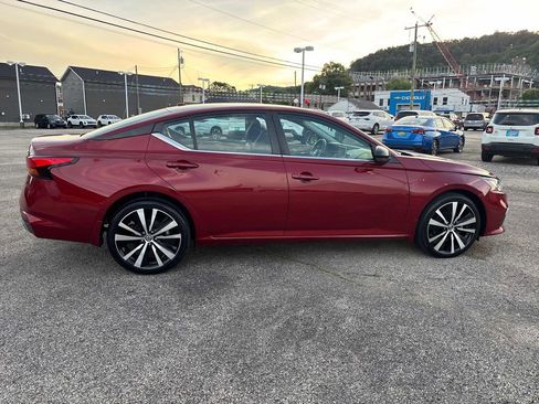 Used 2021 Nissan Altima 2.5 SR w/ SR Premium Package AWD/4WD image 6