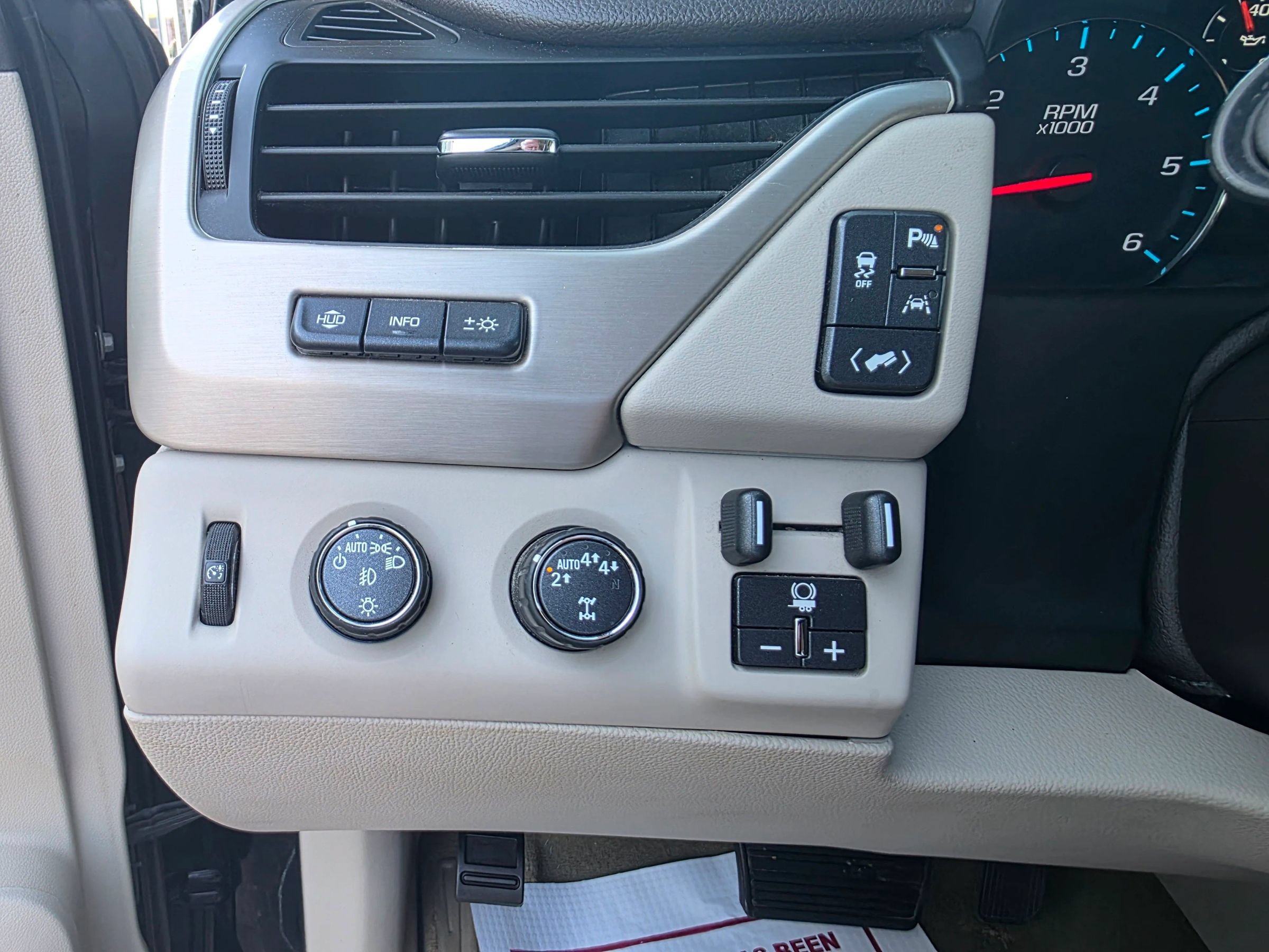Used 2018 GMC Yukon Denali AWD/4WD image 16