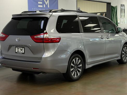 Used 2018 Toyota Sienna XLE Premium AWD/4WD image 6