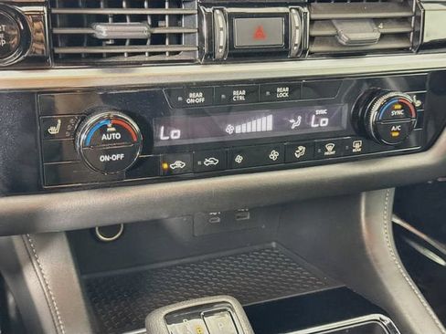 Used 2025 Nissan Pathfinder SV FWD image 15
