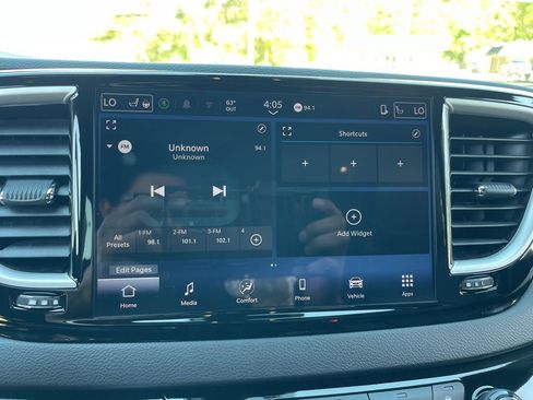 Used 2025 Chrysler Pacifica Select FWD image 10