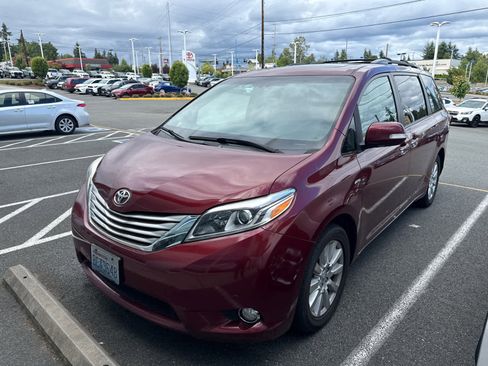 Used 2017 Toyota Sienna Limited Premium AWD/4WD image 7