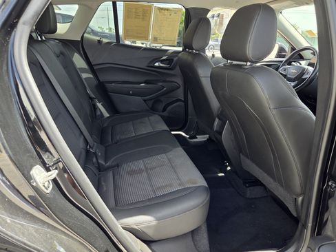 Certified 2025 Chevrolet Trax LT w/ Driver Confidence Package FWD image 16
