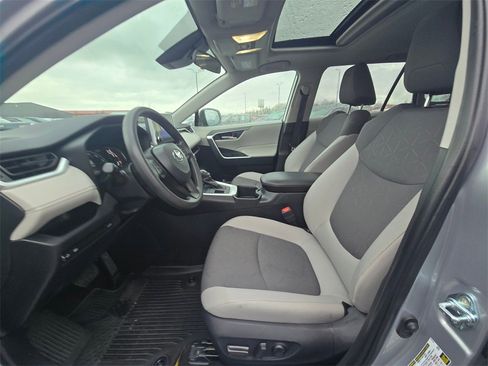 Used 2025 Toyota RAV4 XLE image 17