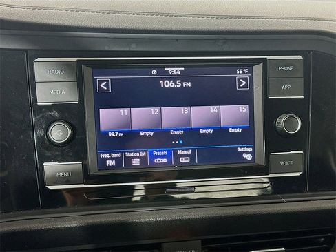 Used 2024 Volkswagen Jetta SE image 17