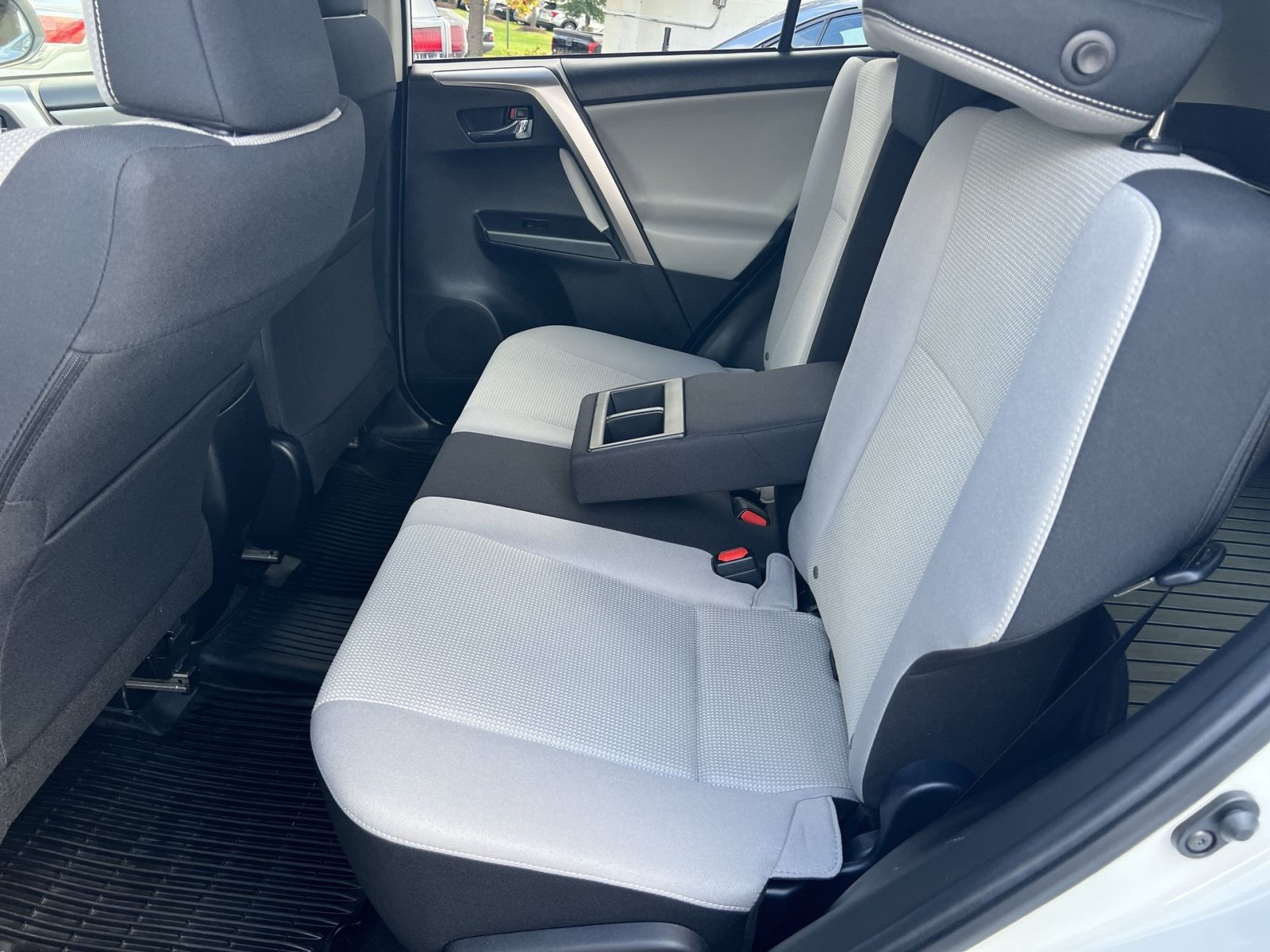 Used 2018 Toyota RAV4 XLE w/ Plus Extra Value Package AWD/4WD image 24