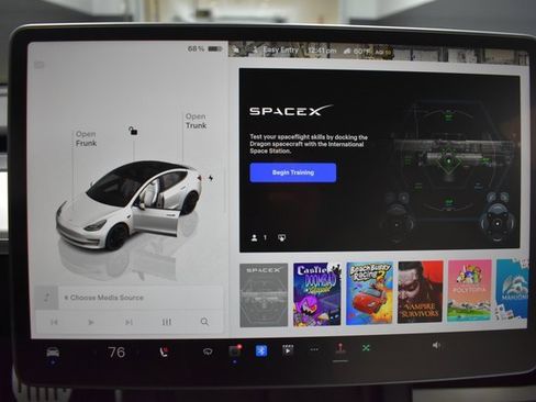 Used 2023 Tesla Model 3 Performance image 25