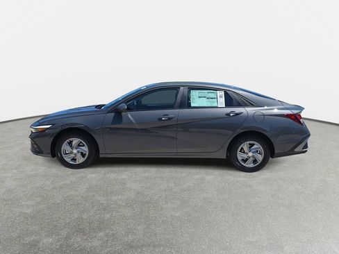 Used 2026 Hyundai Elantra SE FWD image 8