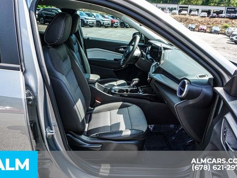 Used 2025 Chevrolet Trax LT FWD image 22