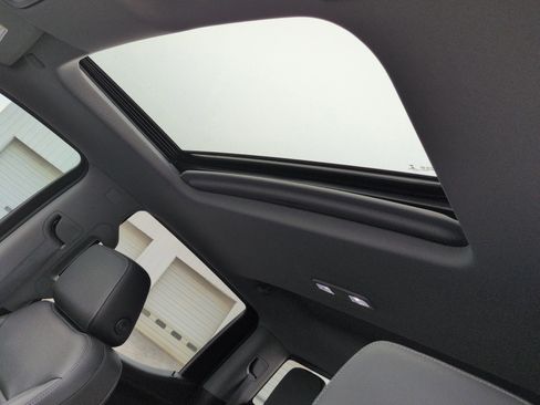 Certified 2019 Chevrolet Silverado 1500 LTZ w/ LTZ Plus Package image 19