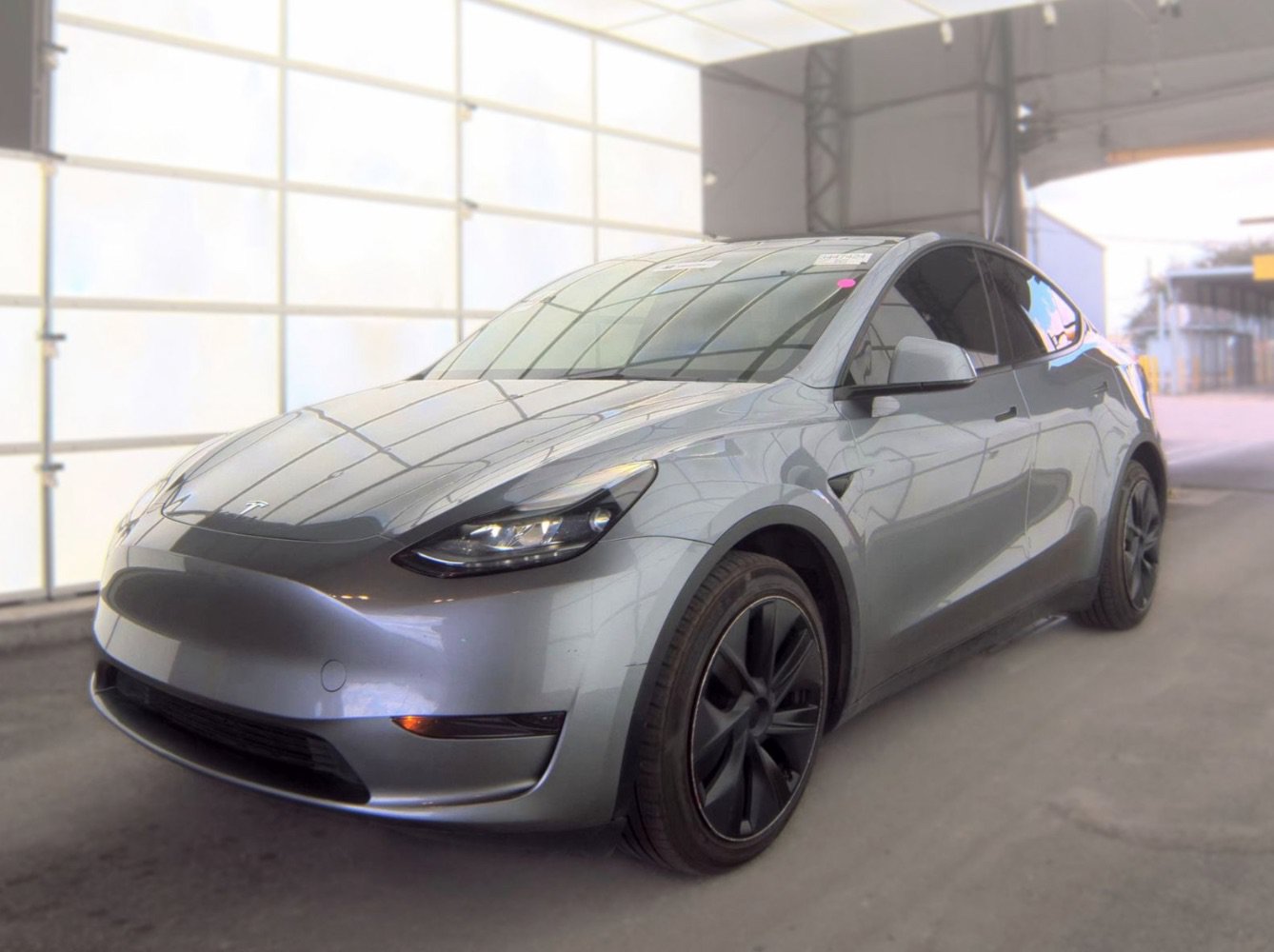Used 2025 Tesla Model Y Long Range RWD image 1