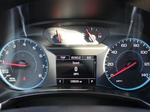 Used 2018 Chevrolet Equinox LT FWD image 22