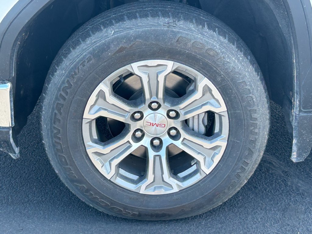 Used 2025 GMC Sierra 1500 SLT AWD/4WD image 13